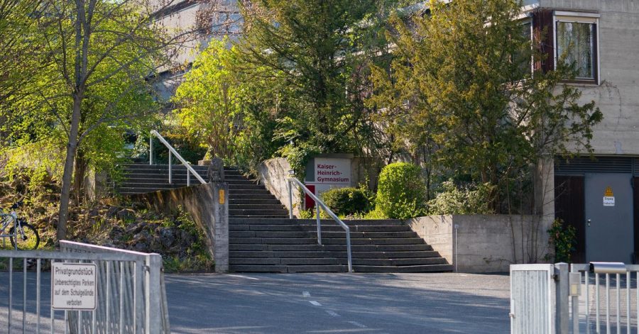 Drei ehemalige Schüler sollen im Mai 2019 die Abituraufgaben aus einem Tresor eines Bamberger Gymnasiums geklaut haben.