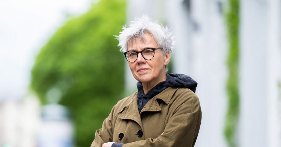 Die Autorin und Übersetzerin Esther Kinsky wurde mit dem Erich-Fried-Preis 2021 ausgezeichnet.