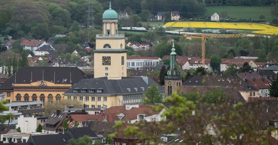 Eine Studie hat die Grundsteuer in den 100 größten deutschen Städten beleuchtet. Witten ist die Kommune, wo Haus- und Wohnungseigentümer und auch Mieter, bei denen die Grundsteuer auf die Miete umgelegt wird, am meisten zahlen.