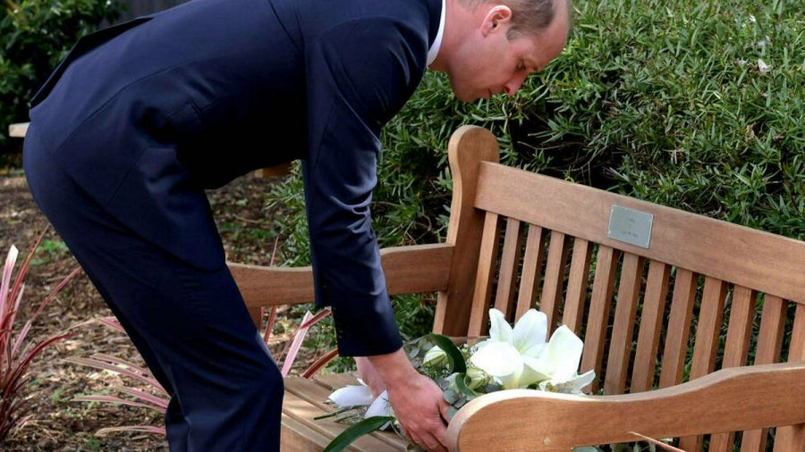 Prinz William legte einen Blumenkranz nieder. (jom/spot)