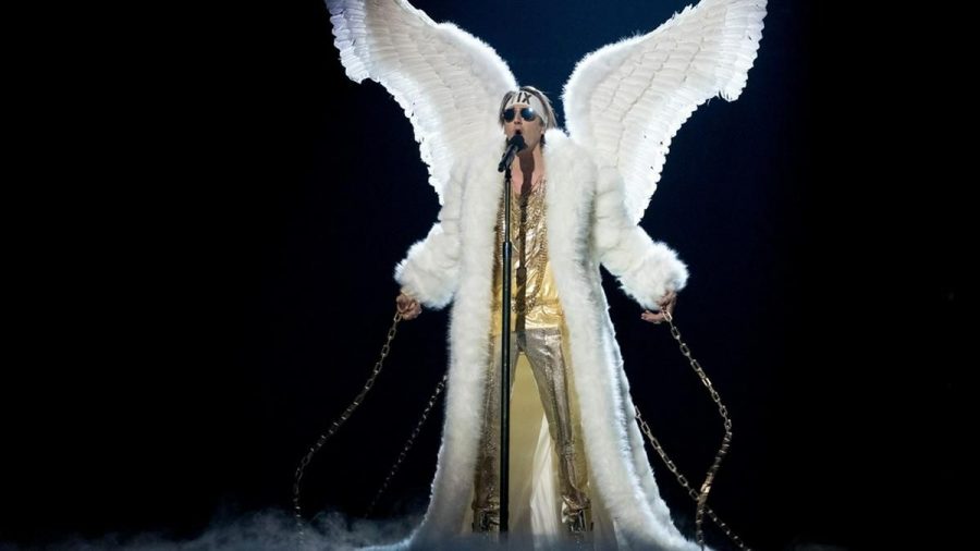 Der norwegische Musik-Act Tix präsentiert sich passend zu seinem Song "Fallen Angel" als gefallener Engel (rto/spot)