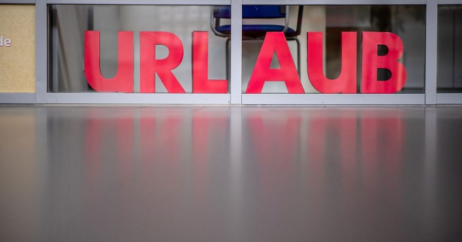 Der Weg zum Urlaub ist oft lang und mit viel Beratung verbunden - diese leisten nicht selten die Mitarbeiterinnen und Mitarbeiter in Reisebüros.