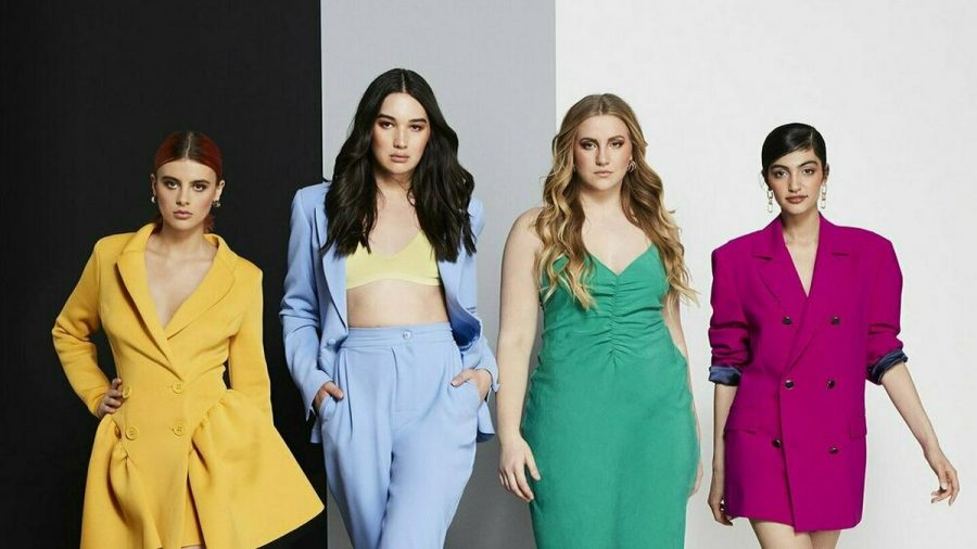 Alex (2.v.l.) kann nicht an den Proben fürs "GNTM"-Finale teilnehmen. (ncz/spot)