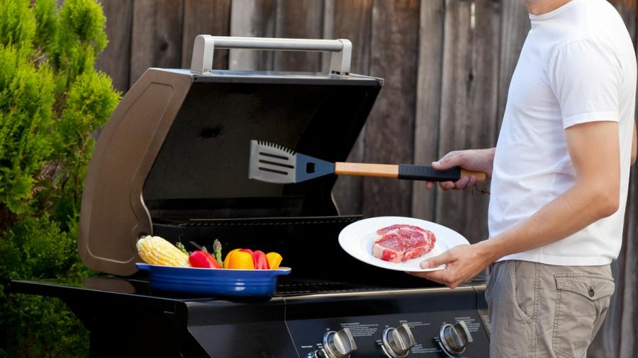 Anfänger sollten beim Grillen mit Gas eine Sicherheitsregeln beachten. (eee/spot)