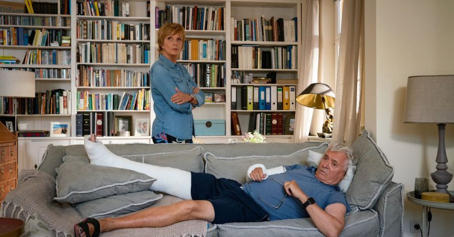 Dorothee (Ulrike Kriener) ist nicht glücklich darüber, dass Volker (Henry Hübchen) nun auf dem Sofa Quartier bezogen hat.