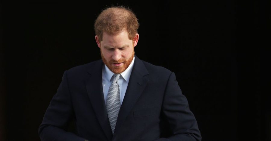 Prinz Harry gießt weiter Öl ins Feuer.