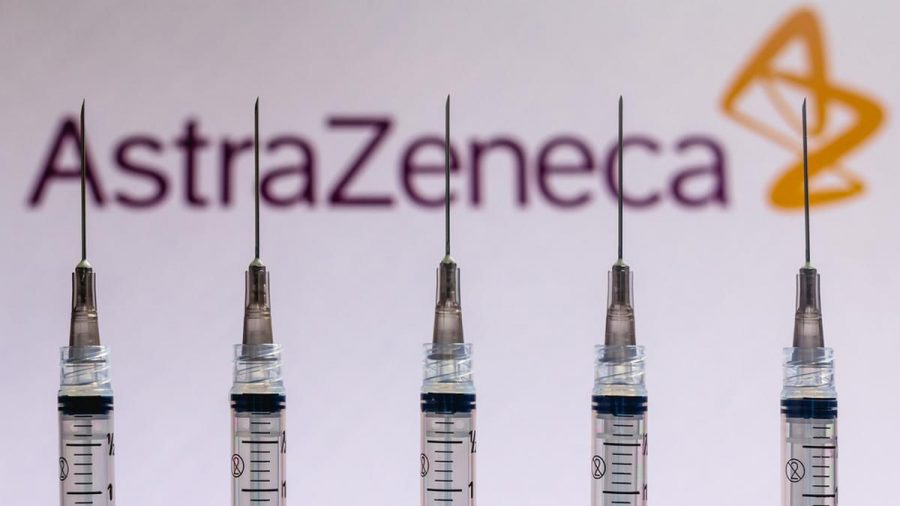 Bundesgesundheitsminister Jens Spahn strebt eine sofortige Freigabe des Corona-Impfstoffs von AstraZeneca für alle Impfwilligen an (mia/spot)