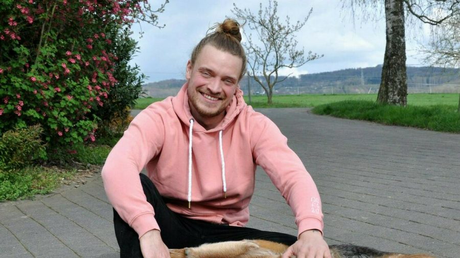 Bauer Björn wohnt im Westerwald auf dem Pferdehof seiner Familie. (aha/spot)