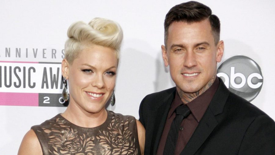 Gehen seit 15 Jahren als Ehepaar gemeinsam durchs Leben: Pink und Carey Hart. (jom/spot)