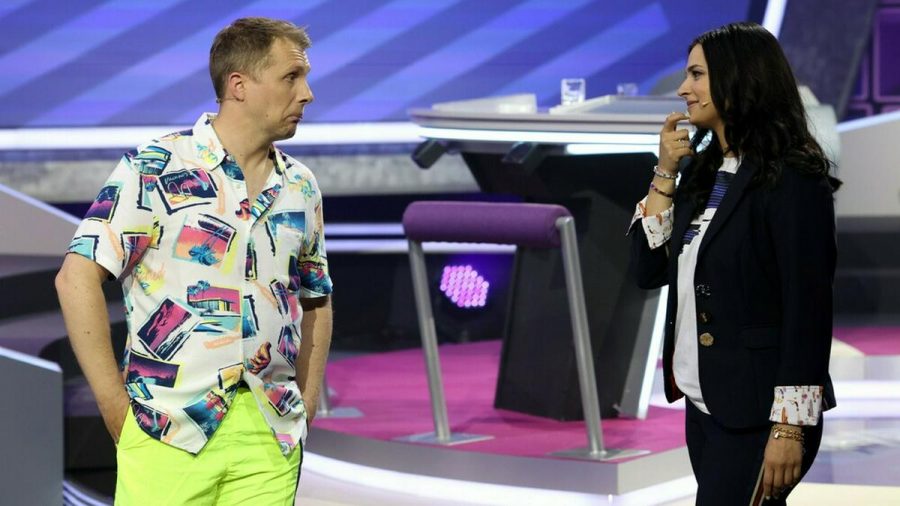 Oliver und Amira Pocher in der Show "Pocher vs. Influencer". (jom/spot)