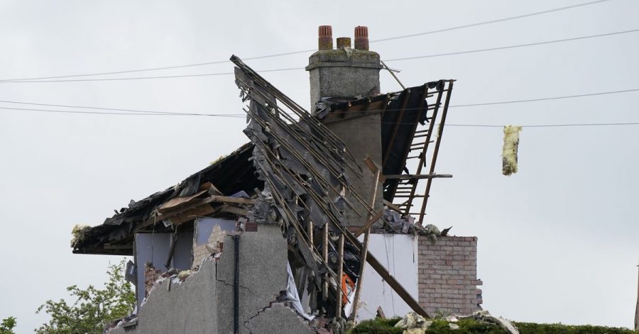 Ein zerstörtes Haus nach einer mutmaßlichen Gasexplosion in der Ortschaft Heysham nahe Lancaster.