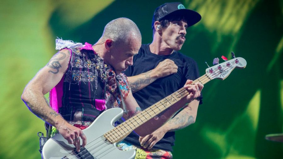 Die Red Hot Chili Peppers auf der Bühne (mia/spot)