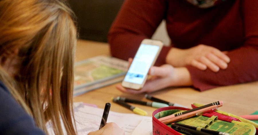 Homeschooling, Haushalt und Homeoffice: Viele Familien befindet sich seit Ausbruch der Pandemie im Dauerstress.