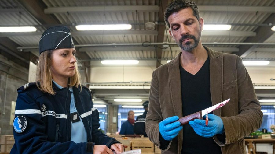 "Kommissar Dupin: Bretonische Spezialitäten": Die Hintergründe der Tat lassen Kommissar Dupin (Pasquale Aleardi) und die Polizistin Zoë (Bettina Burchard) rätseln (cg/spot)