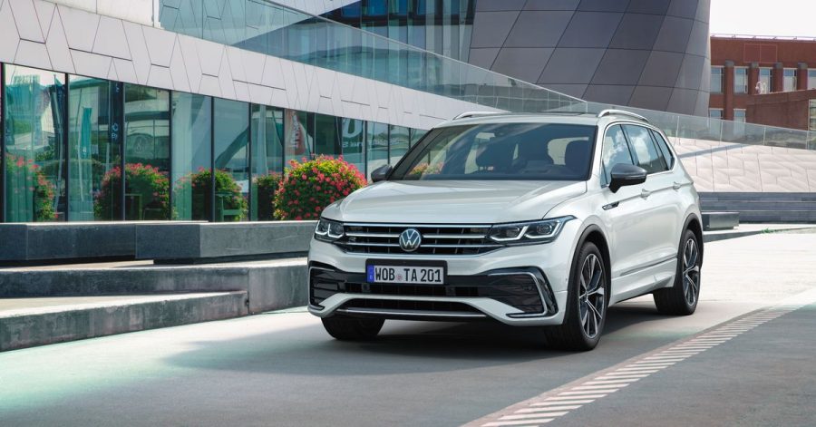 Langer Nachzügler: Im Oktober lässt VW auch die aufgefrischte Langversion vom Tiguan wieder als Allspace auf die Straßen rollen.