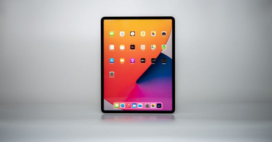 Ein Tablet für Profis: Das 12,9-Zoll-Modell startet bei 1199 Euro, das kleinere 11-Zoll-Gerät ist ab 879 Euro zu haben.