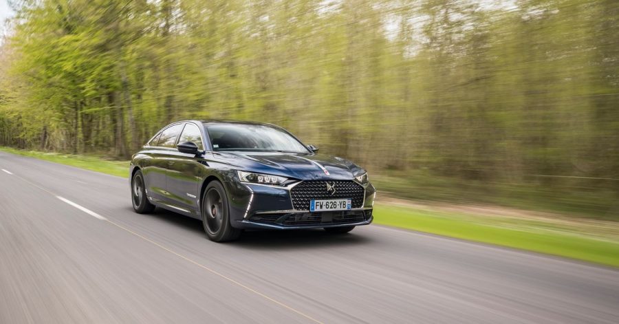 Geräuscharm unterwegs: Die Plug-in-Versionen des Modells DS 9 können bis zu rund 60 Kilometer weit rein elektrisch rollen.