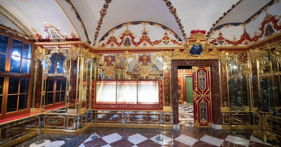 Bei dem Einbruch beschädigte Vitrine im Juwelenzimmer im Grünen Gewölbe im Dresdner Schloss. (Archivbild von 2020).