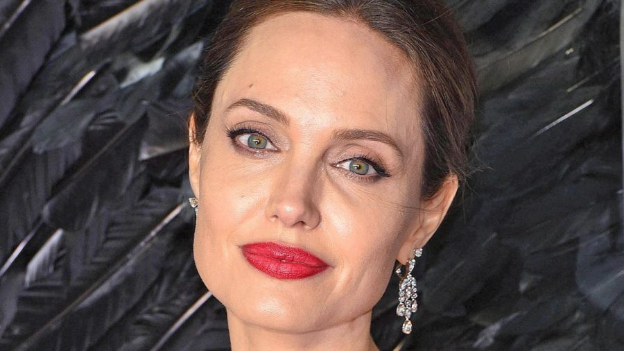 Zusammen mit brad pitt und den sechs kindern maddox, zahara, pax, shiloh, knox und vivienne lebt sie in den usa und in frankreich. Angelina Jolie: Herausforderung Homeschooling