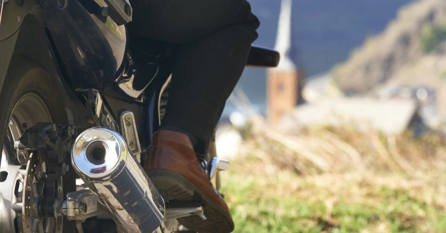 Seit Jahren klagen Anwohner an beliebten Motorradstrecken über dröhnende Motorräder, Biker hingegen plädieren für eine faire Debatte.