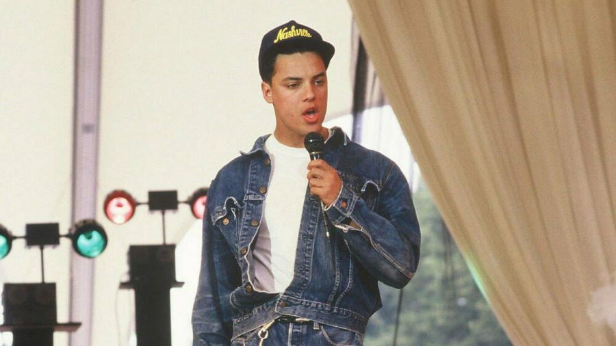 Nick Kamen während eines TV-Auftritts im Jahr 1987, kurz nachdem er durch einen Jeans-Werbespot bekannt wurde. (wue/spot)