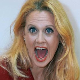 Markus Söder und Barbara Schöneberger sind Stars in britischer Comedyshow