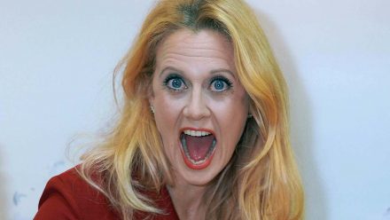 Markus Söder und Barbara Schöneberger sind Stars in britischer Comedyshow