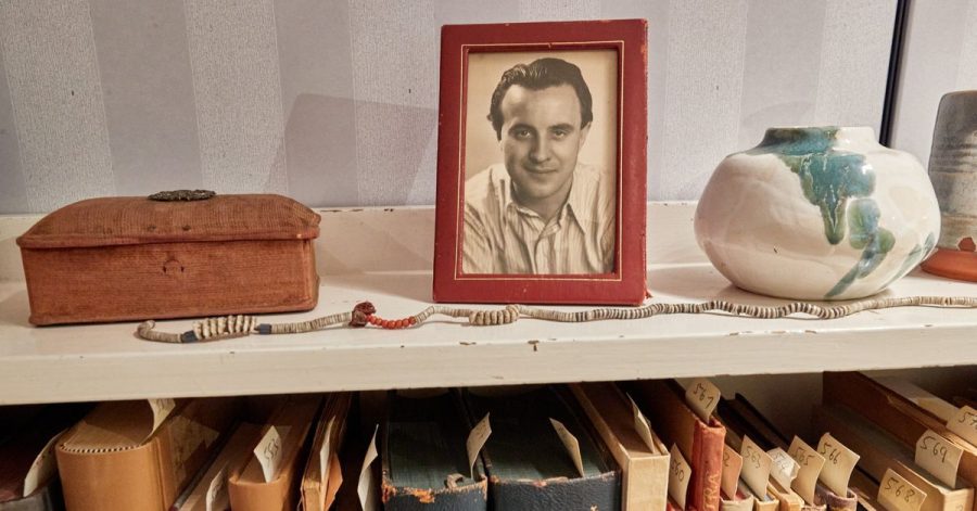 Am 20. Mai wäre Wolfgang Borchert (auf dem Foto) 100 Jahre alt geworden. Aus diesem Anlass zeigt die Universitätsbibliothek Hamburg eine neue Dauerausstellung, die den Nachlass des Autors und sein Arbeitszimmer öffentlich zugänglich macht.
