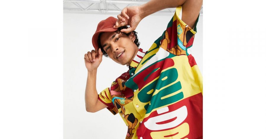 Die 90er sind zurück: Auf dem kastigen Oversize-Shirt von Asos Design befindet sich ein verspielter Scooby Doo Blockprint (ca. 40,00 Euro).
