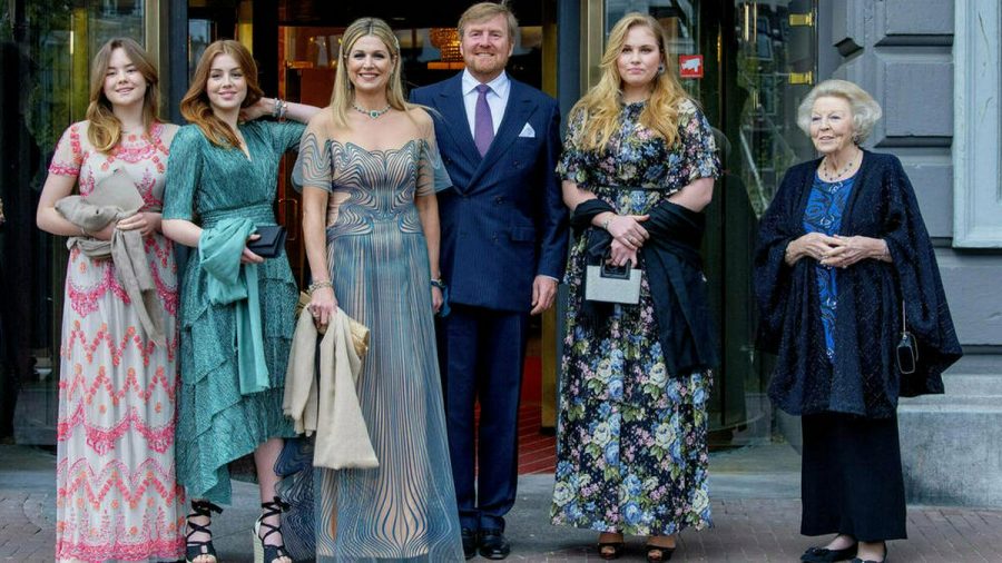 Die niederländischen Royals vor dem Theater Carré. (jom/spot)