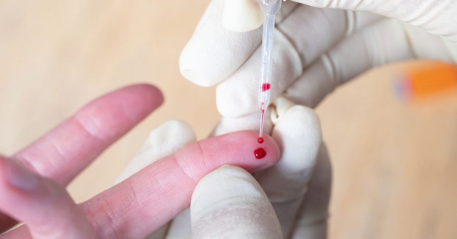 Für einen Corona-Antikörpertest muss Blut abgenommen werden.