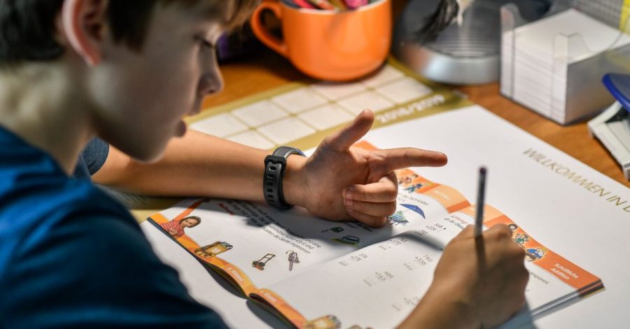 Die Pandemie hinterlässt bei vielen Kinder Wissenslücken: Nachhilfe in der Schule oder privat können hier helfen.