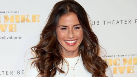 „Es ist alles gut. Sie hat neu geheiratet und es wäre auch echt komisch für ihren neuen Mann Julian gewesen, wenn Sarah weiter den Namen Lombardi getragen hätte.“