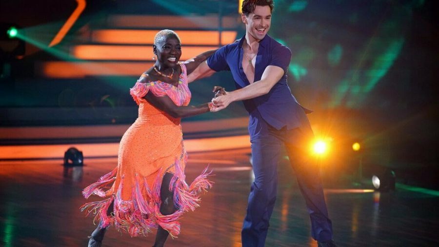 Barack Obamas Halbschwester Auma schaffte es nicht ins "Let's Dance"-Halbfinale. (elm/spot)