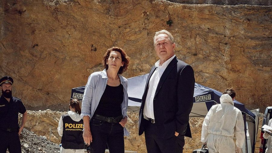 "Tatort: Verschwörung": Die Wiener Kommissare Moritz Eisner (Harald Krassnitzer) und Bibi Fellner (Adele Neuhauser) müssen den Tod eines hohen Beamten des Innenministeriums aufklären. (ili/spot)