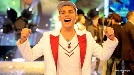 „Es ist alles gut. Sie hat neu geheiratet und es wäre auch echt komisch für ihren neuen Mann Julian gewesen, wenn Sarah weiter den Namen Lombardi getragen hätte.“