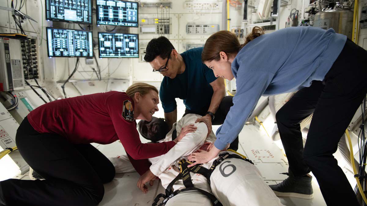 endrick in the space thriller "Stowaway": One too many on board