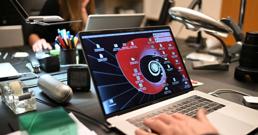 Durch die Arbeit im Homeoffice arbeiten lassen sich oft CO2-Emissionen einsparen. Vor allem, wenn die Pendelei mit dem Auto wegfällt.