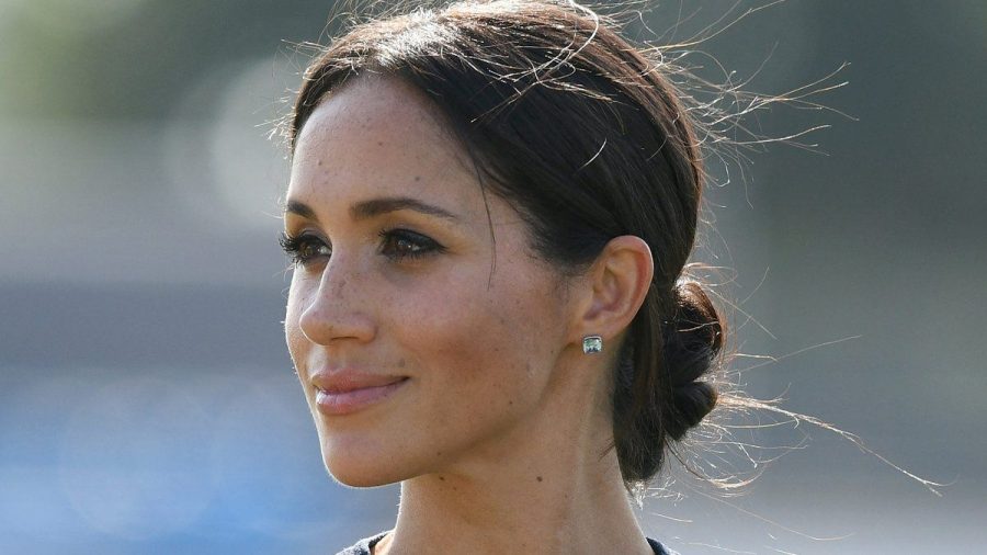 Viele ehemalige Mitarbeiter stellen sich nach wie vor gegen Herzogin Meghan. (ili/spot)