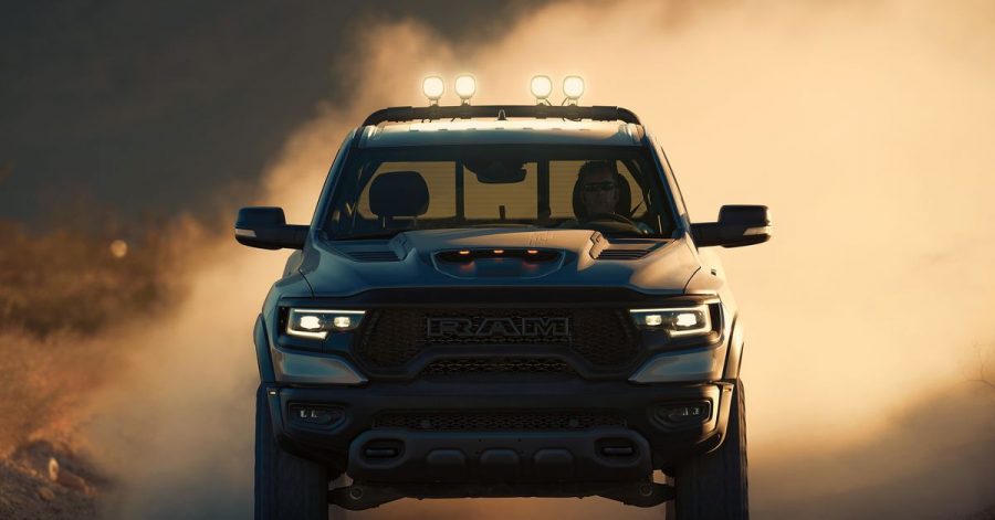 In den USA sind Riesen-Pick-Ups wie der Ram 1500 TRX keine Seltenheit. Hierzulande dürfte er für reichlich Aufmerksamkeit sorgen.