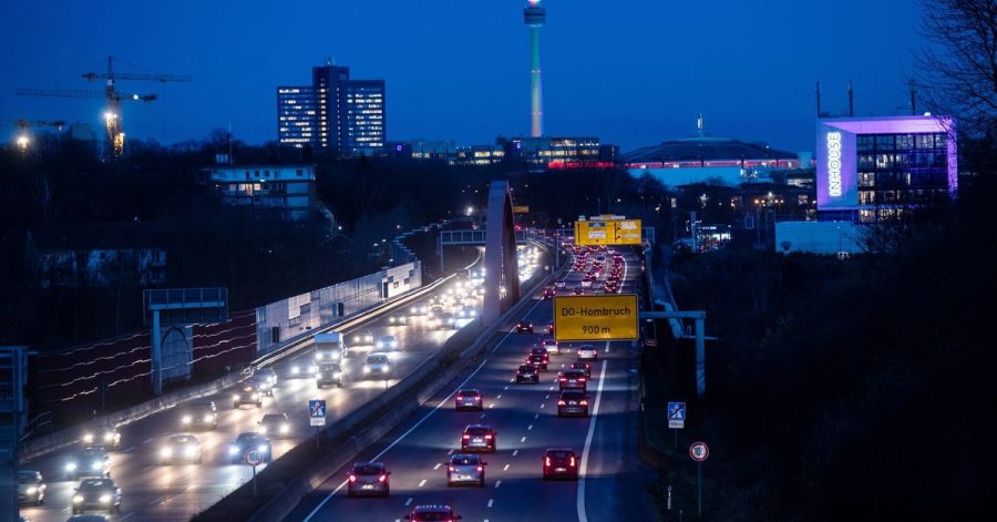 In keiner der zehn größten deutschen Städte gibt es mehr Privatautos pro Einwohner als in Dortmund. Dort kommen 46 Privat-Pkw auf 100 Einwohner.
