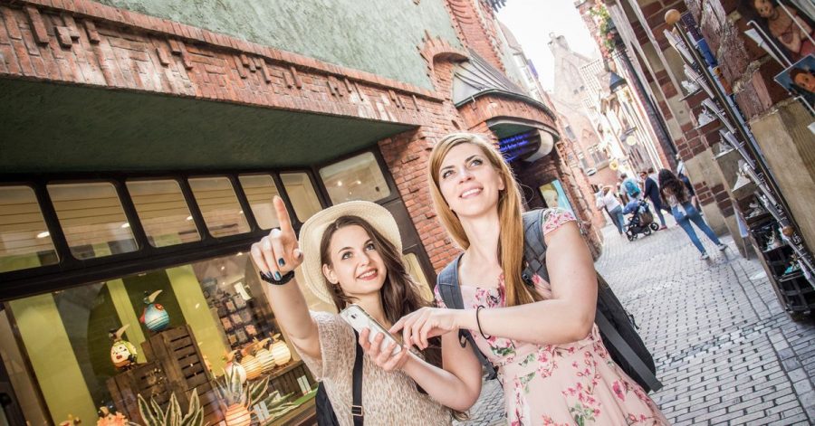Nachahmungseffekt: Viele Urlauberinnen reisen an die Orte, die ihnen die Influencer in den sozialen Medien zeigen.