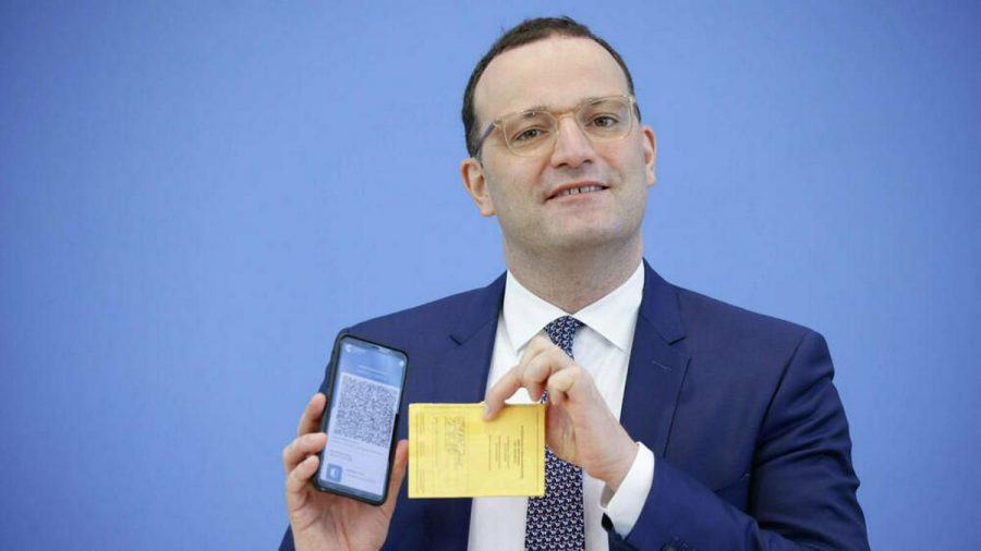 Jens Spahn bei der Vorstellung des digitalen Imfpnachweises. (wue/spot)