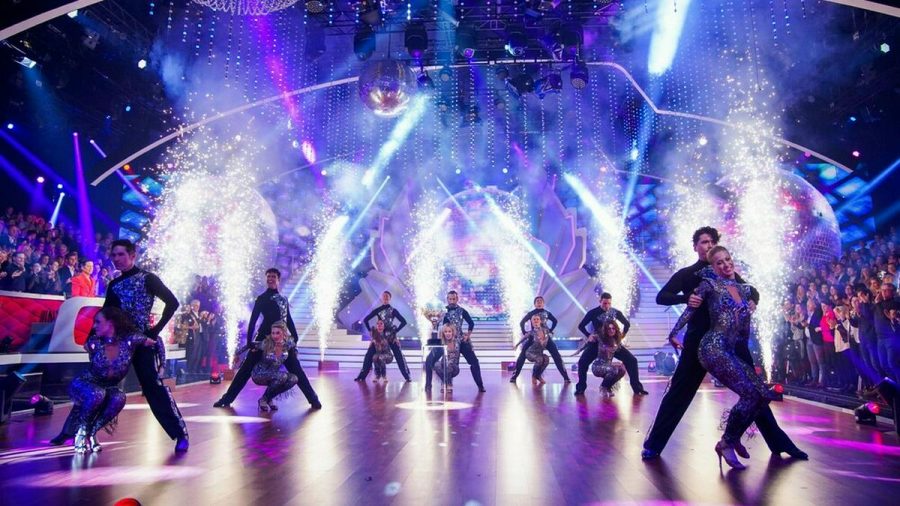 Bei "Let's Dance - Die große Profi-Challenge" treten nur noch acht Paare an. (eee/spot)