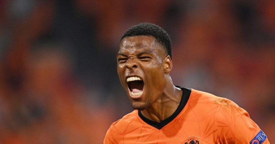 Fußball regierte den Fernsehabend - Denzel Dumfries von den Niederlanden feiert das zweite Tor seiner Mannschaft gegen Österreich.