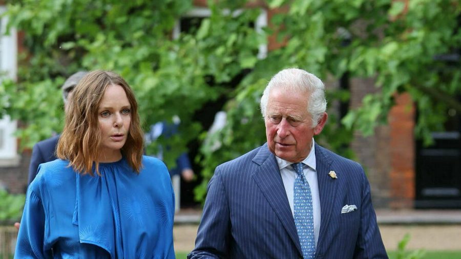 Prinz Charles mit Stella McCartney beim gestrigen Treffen. (dr/spot)