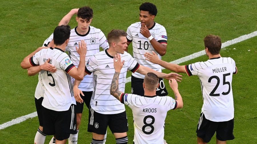 Nicht nur die Nationalspieler freuen sich über ihren Sieg gegen Portugal. (ncz/spot)