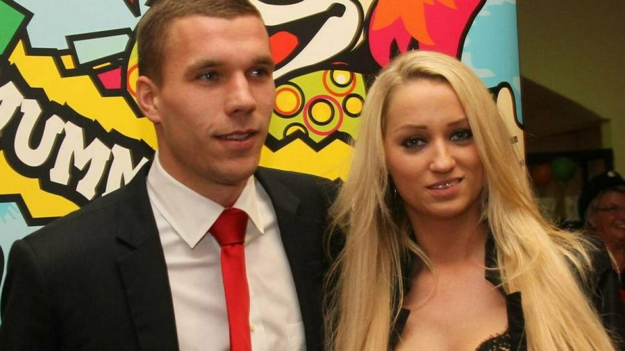 Lukas Podolski und Ehefrau Monika heirateten 2011. (jru/spot)