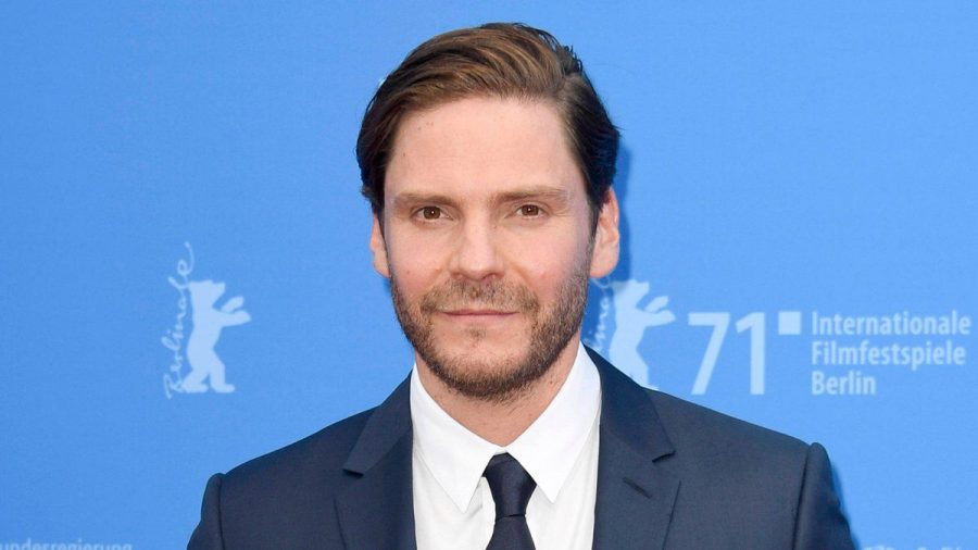 Daniel Brühl auf der 71. Berlinale und der Weltpremiere seines Regiedebüts "Nebenan". (nra/spot)