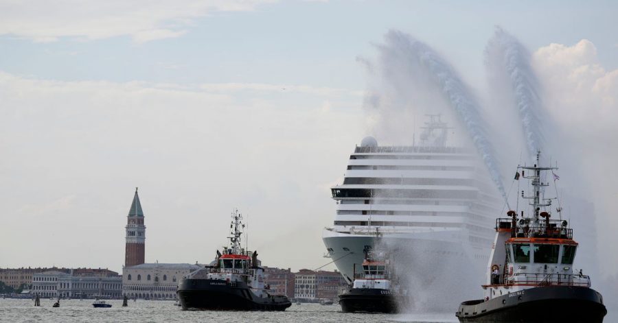 Das erste Kreuzfahrtschiff, das Venedig seit der Pandemie angefahren hat.
